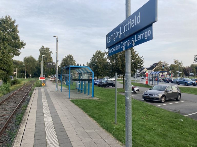 Bahnhaltestelle Bearb 01